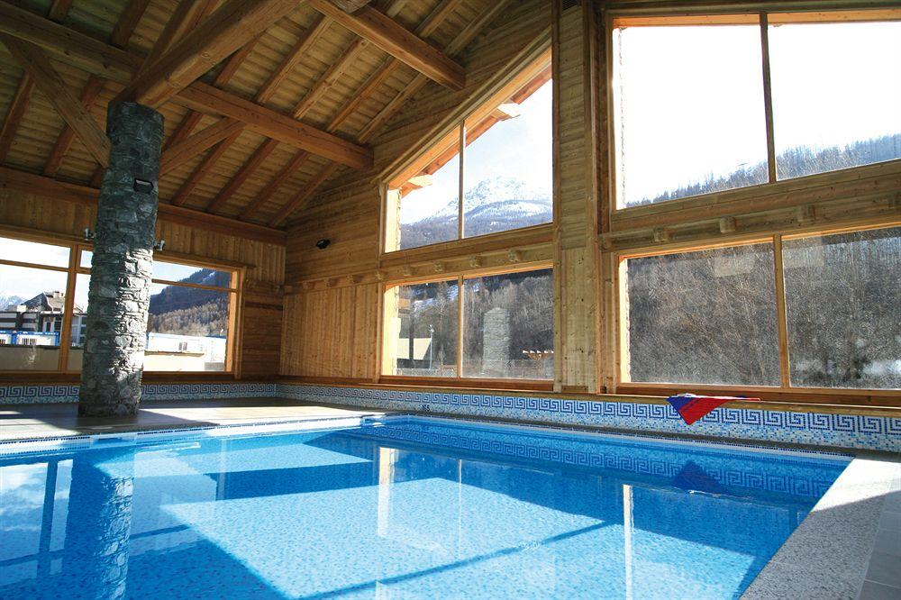 Lagrange Vacances Le Hameau Du Rocher Blanc Serre Chevalier Exteriör bild