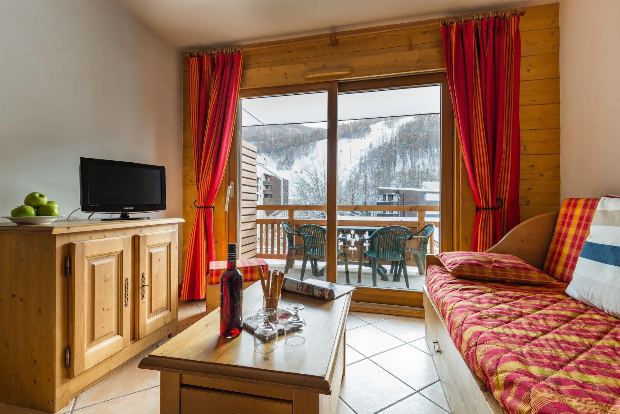 Lagrange Vacances Le Hameau Du Rocher Blanc Serre Chevalier Exteriör bild