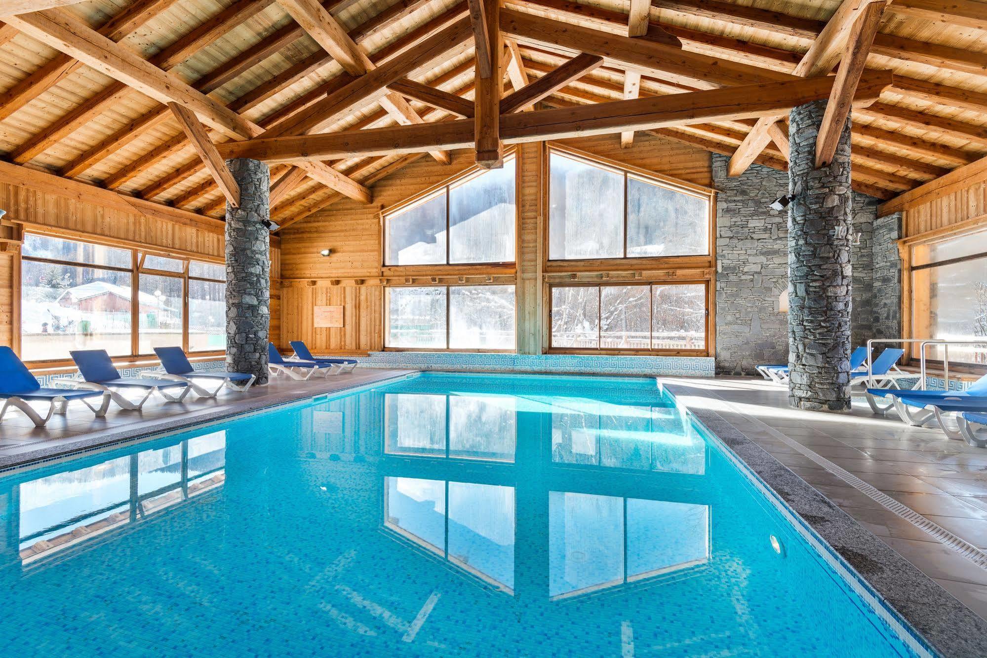 Lagrange Vacances Le Hameau Du Rocher Blanc Serre Chevalier Exteriör bild
