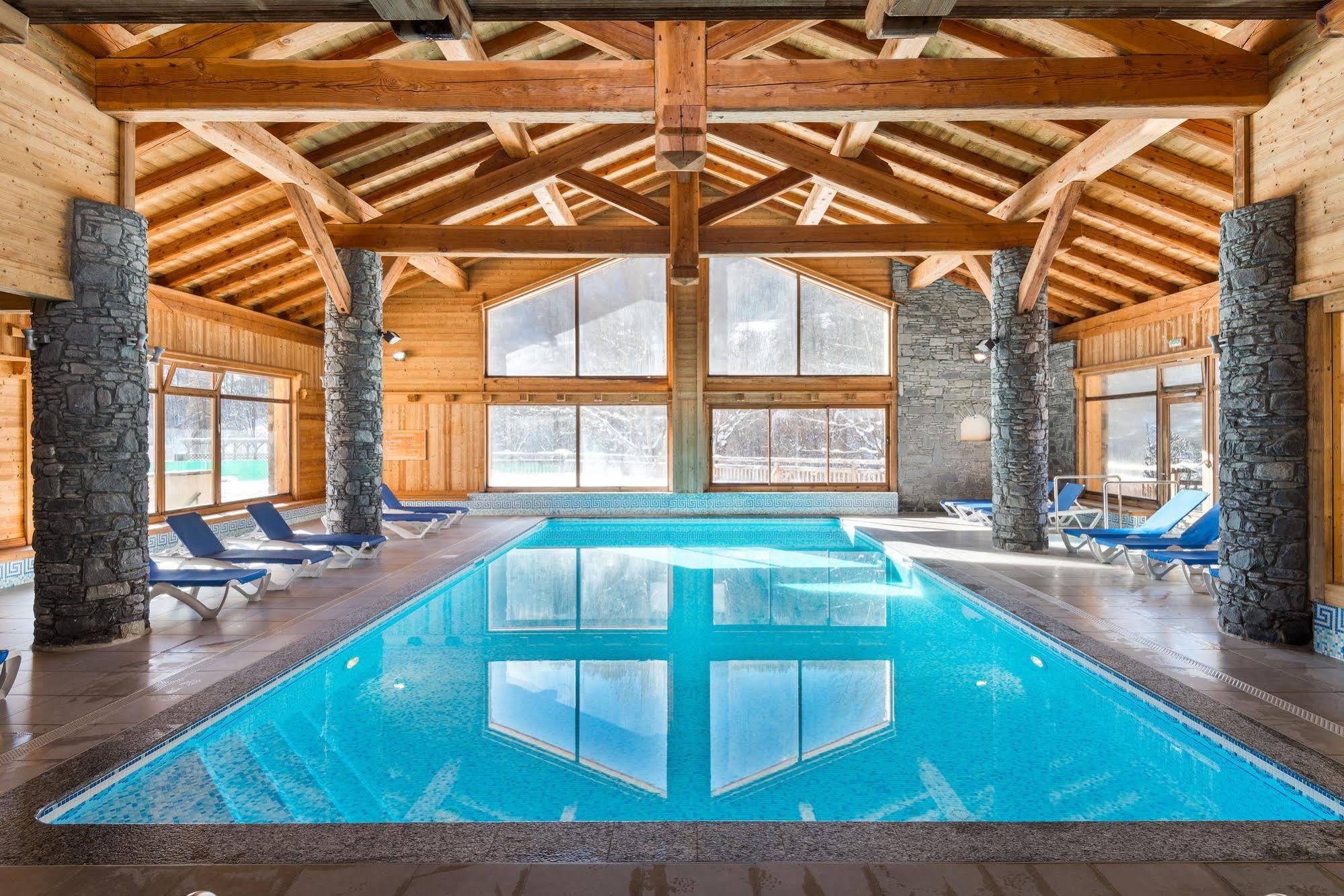 Lagrange Vacances Le Hameau Du Rocher Blanc Serre Chevalier Exteriör bild